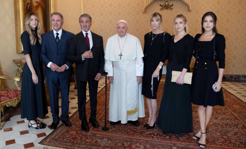 Сталоне со семејството и Папата Франциск